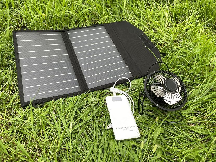 Panel solar cludadwy yn blygadwy